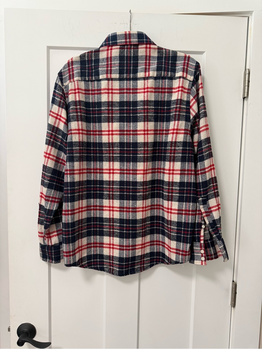 Kevin's Fine Outdoor Gear Men's Plaid Flannel Shirt Navy Red Cream L - Picture 2 of 3